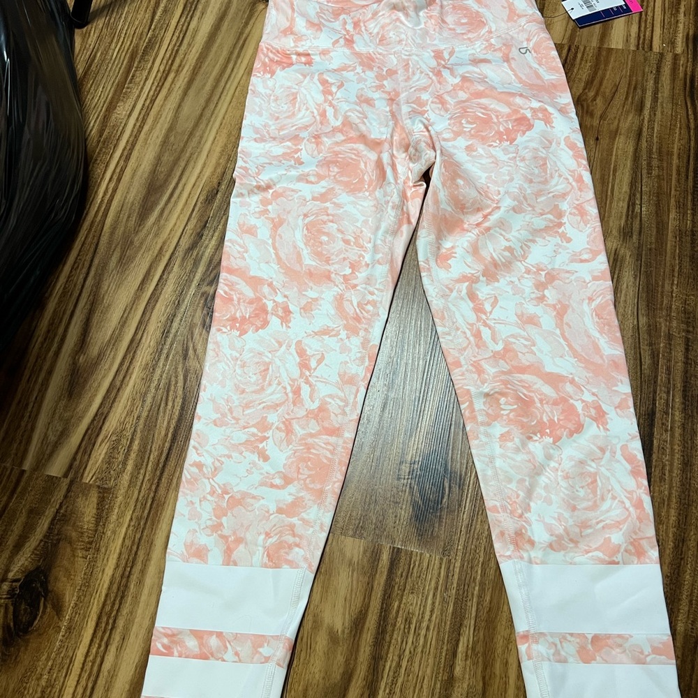 Girls GAP Fit legging. Peach floral. NWT xxl